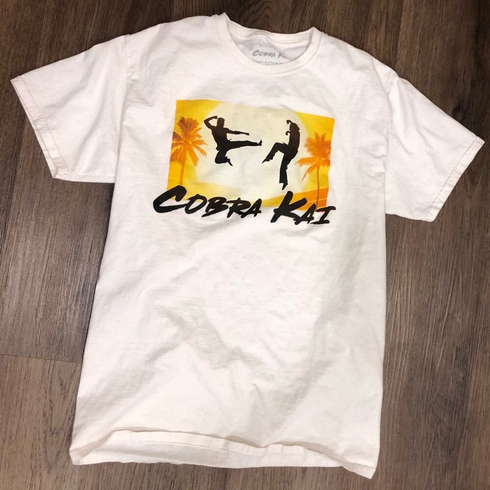 Cobra Kai Menโs T Shirt Size medium